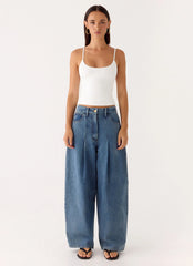 Zayn Pleated Denim Jeans - Light Wash Blue